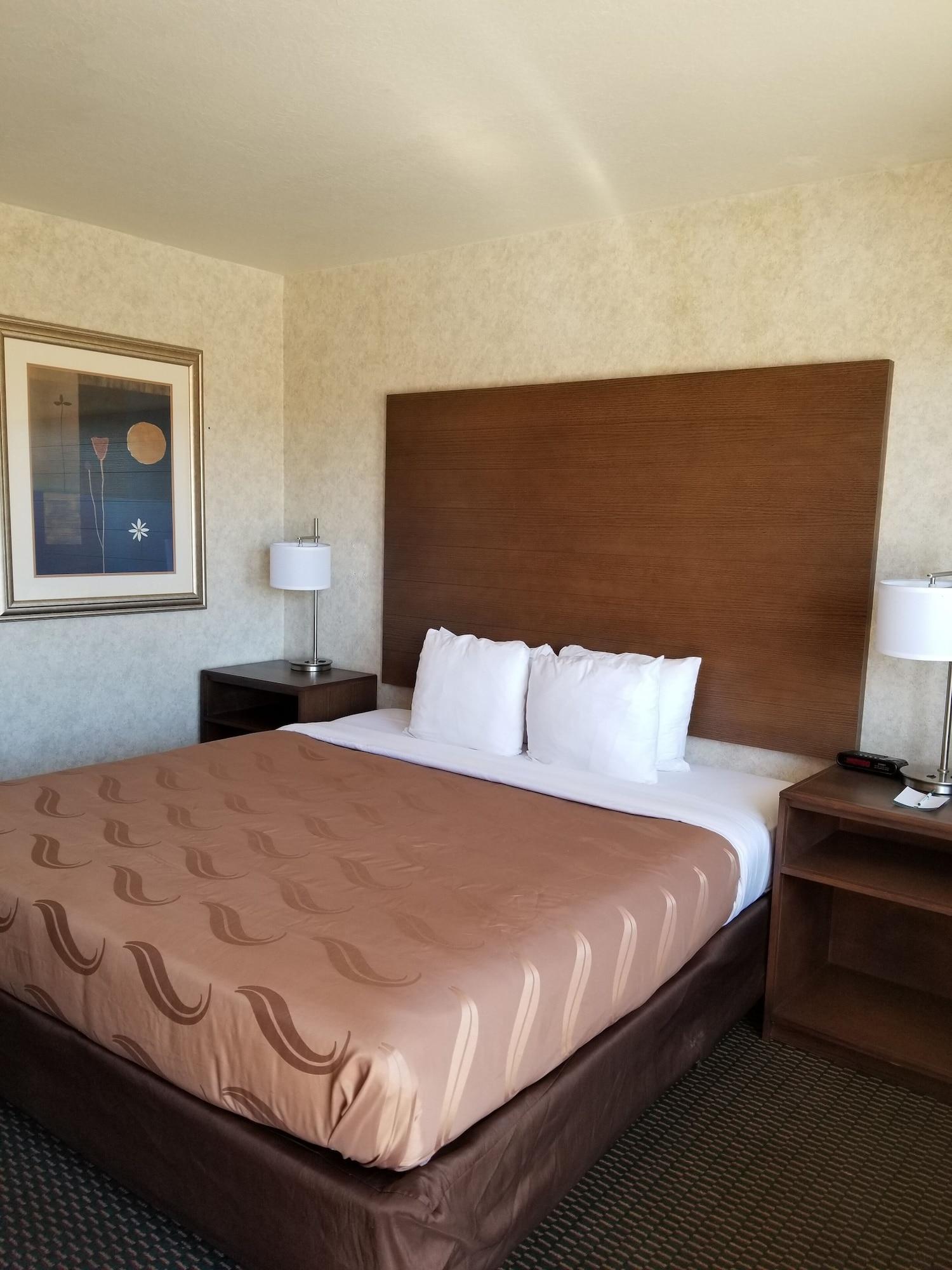 Quality East I-40 Inn