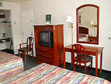 Quality East I-40 Inn 2*