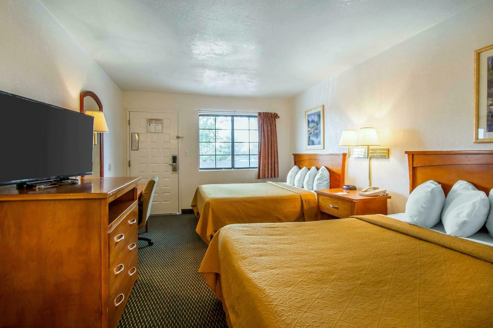 Quality East I-40 Inn