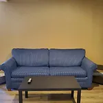 Pinecrest Inn & Suites