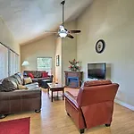 Flagstaff Townhome With Deck Easy Access Downtown!