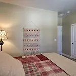 Flagstaff Family Hideaway With Guest House!