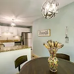 Flagstaff Townhome With Deck About 6 Mi To Downtown!