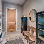 The Chic Cabin Apartment