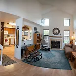 Spring Meadows Marvelous & Bright Town Home - Close To Foxglenn Park And Country Club!
