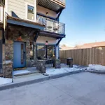 Flagstaff Townhome Near Downtown With Mountain Views