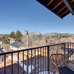 Flagstaff Townhome Near Downtown With Mountain Views