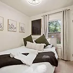 Desert Modern Downtown Flagstaff Unit With Hot Tub