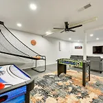 Spacious Flagstaff Home With Hot Tub And Grill!
