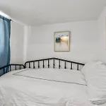 5 Minute Walking To Downtown, Nau, Coffee Shops, Shopping, Parks And More!