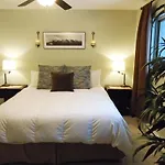 Location! Nature Lovers Getaway - Close To Historic Downtown