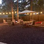 Home In Pines Near Downtown Whot Tub
