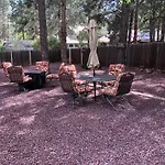 Home In Pines Near Downtown Whot Tub