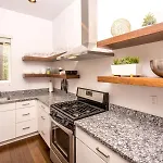 Chic Stylish 4 Bedroom Newly Built Town-Home Perfect Location