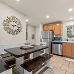 Cozy 3 Bedroom House - 10Min From Dt Flagstaff - Sleeps 8