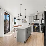 Quiet Getaway With 2 Kings, 3 Beds Pet Friendly