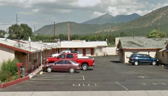 Pinecrest Motel