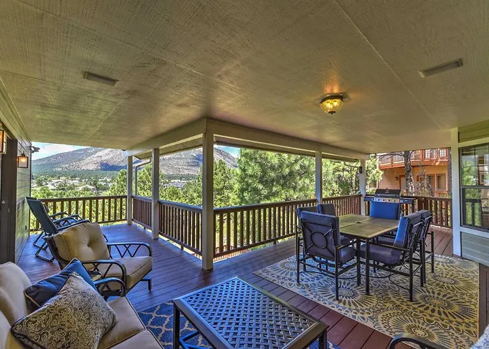 Upscale Flagstaff Home With Hot Tub And Mountain Views