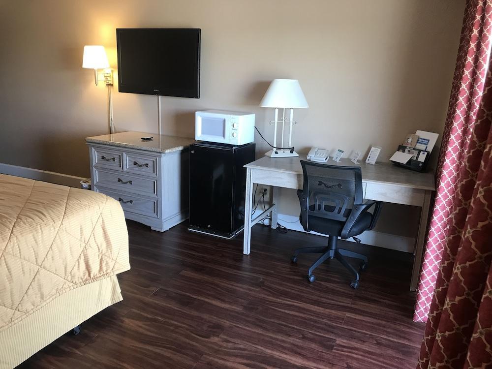 Elev8 I-40 Exit 198 Butler Ave Hotel 3*