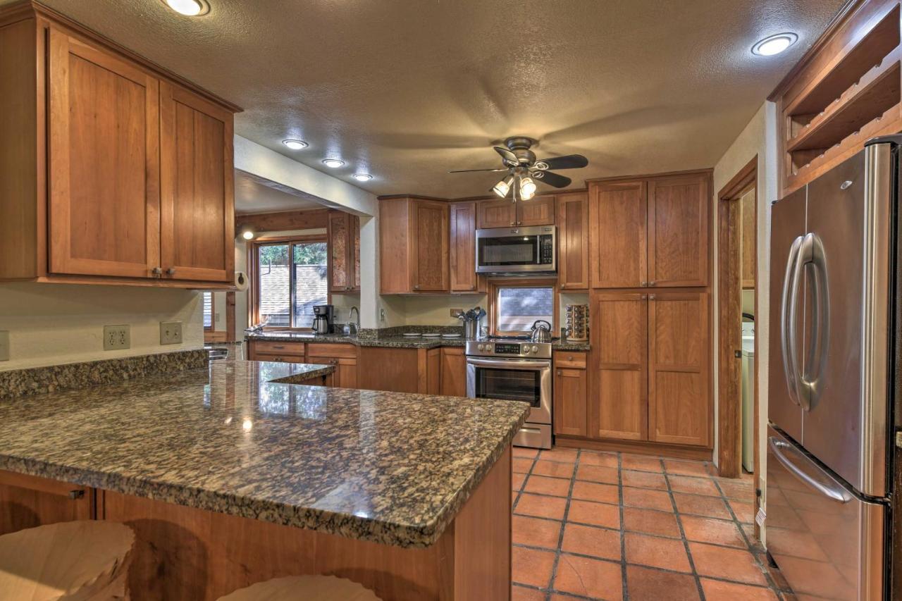 With On-site Trails, 3 Mi To Dtwn! Holiday home