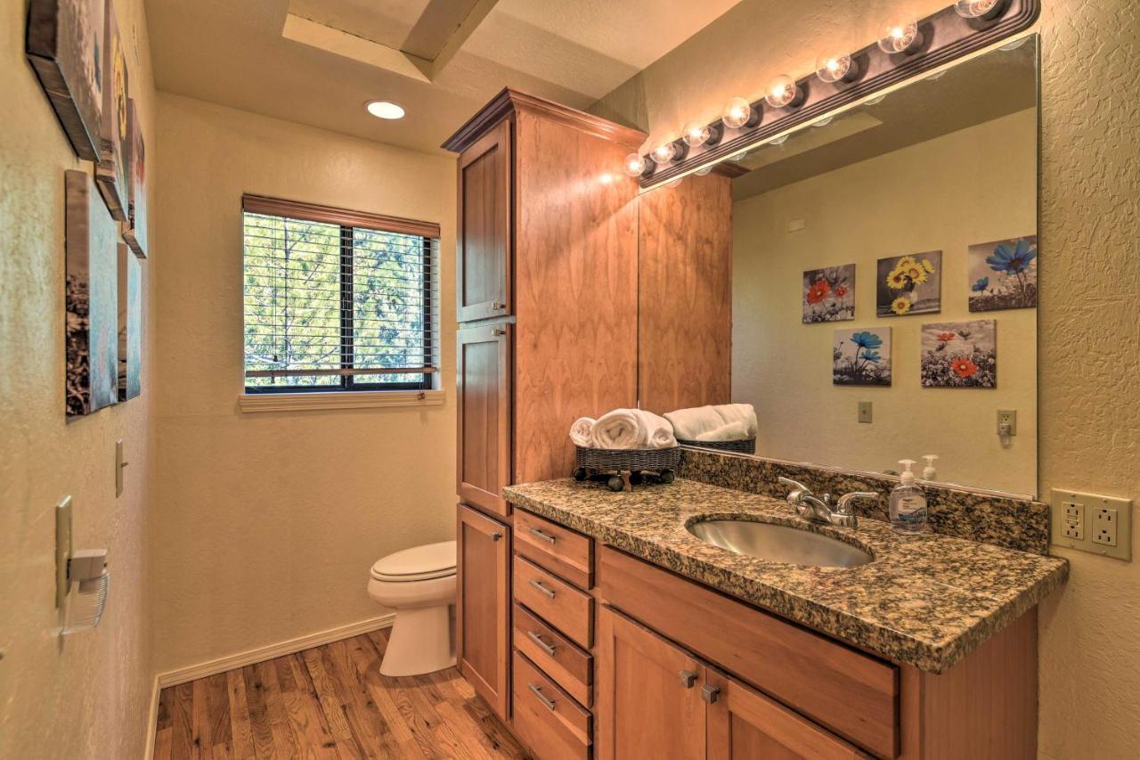 With On-site Trails, 3 Mi To Dtwn! Holiday home