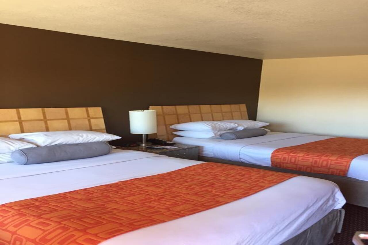 Hotel Howard Johnson By Wyndham 2*
