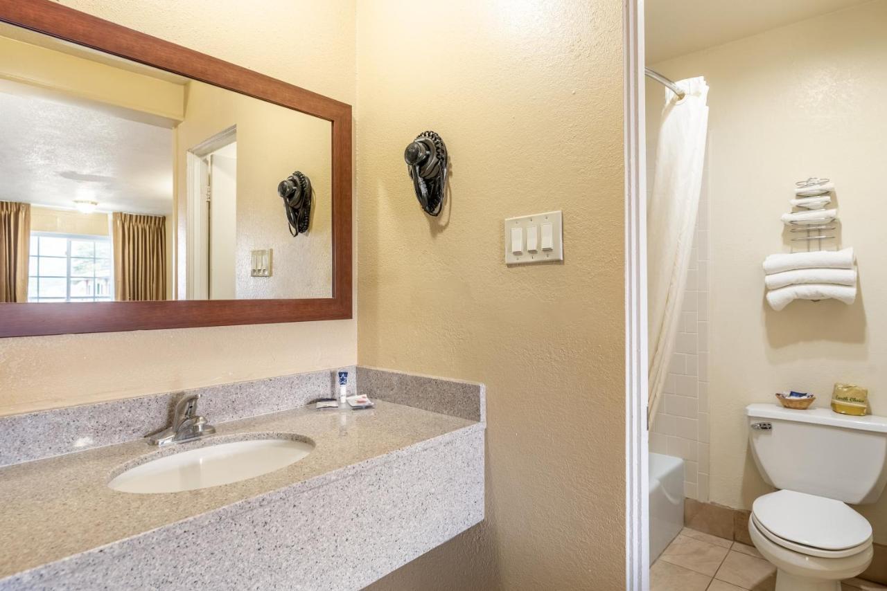 Americas Best Value And Motel 2*