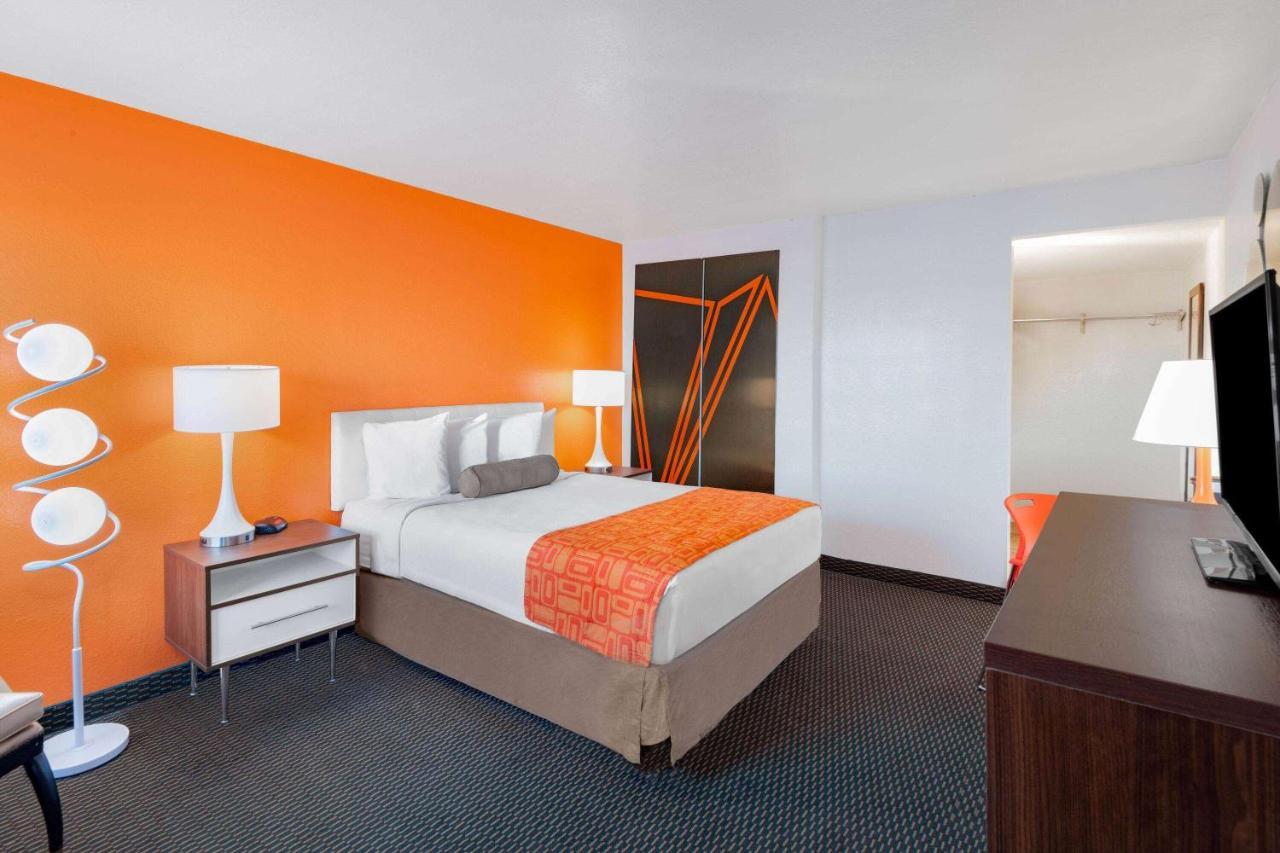 Howard Johnson By Wyndham Hotel