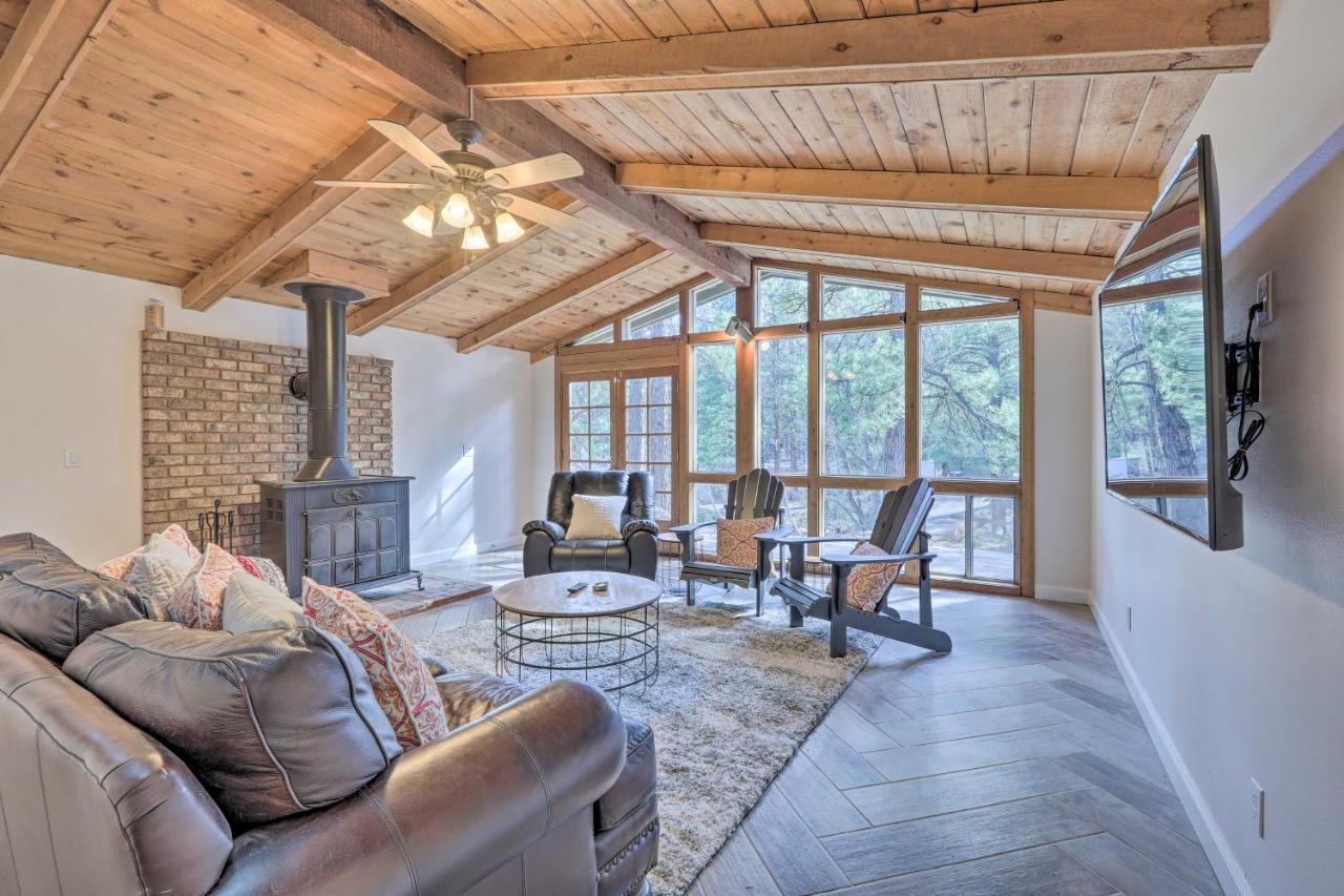 Vacation Rental, 3 Mi To Downtown! Holiday home