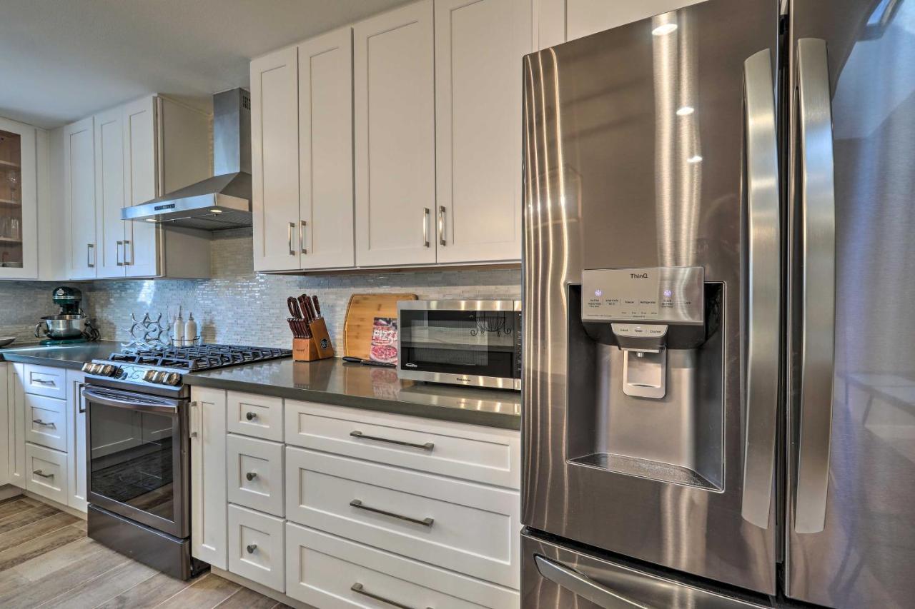 Holiday home Vacation Rental, 3 Mi To Downtown!