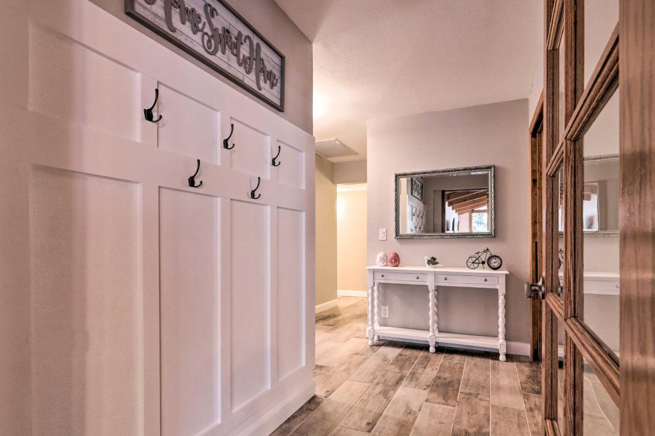 Vacation Rental, 3 Mi To Downtown! Holiday home