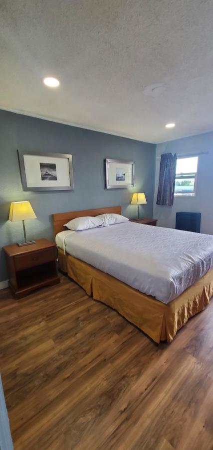 Travelers Motel 2*