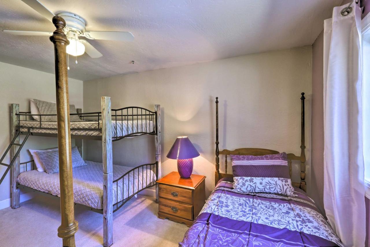 Mountain Oasis With Hot Tub 2 Mi To Dtwn! Holiday home Flagstaff