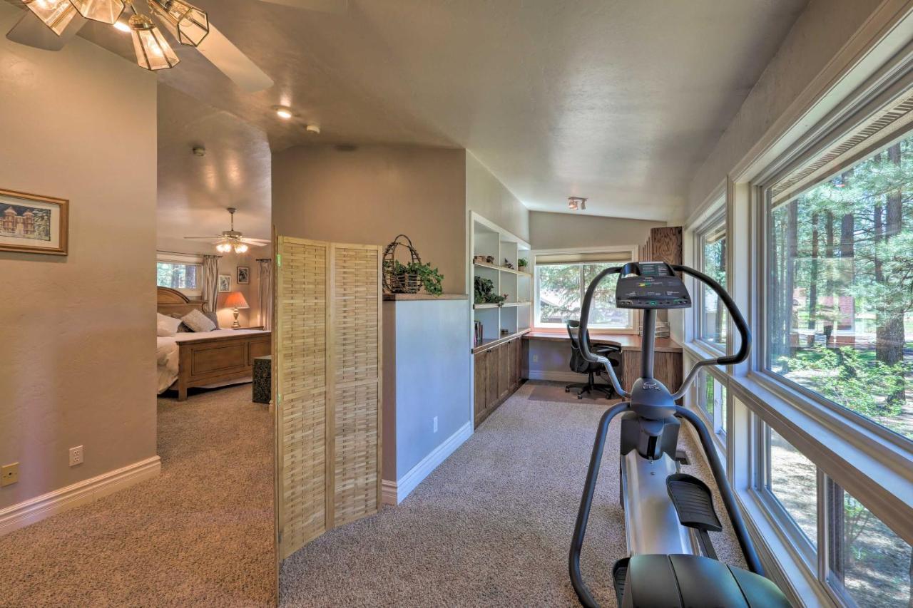 Mountain Oasis With Hot Tub 2 Mi To Dtwn! Holiday home Flagstaff