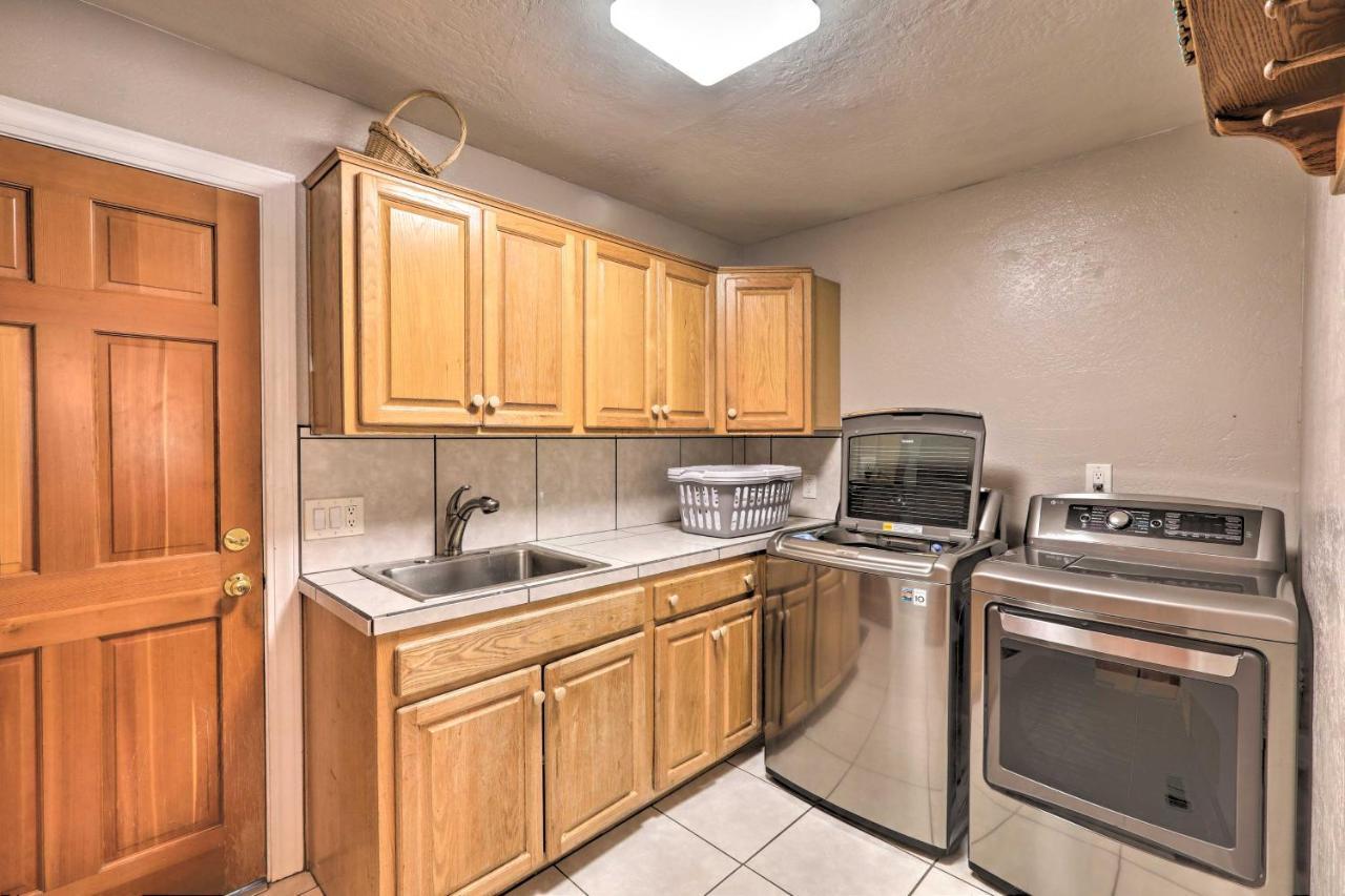 Mountain Oasis With Hot Tub 2 Mi To Dtwn! *