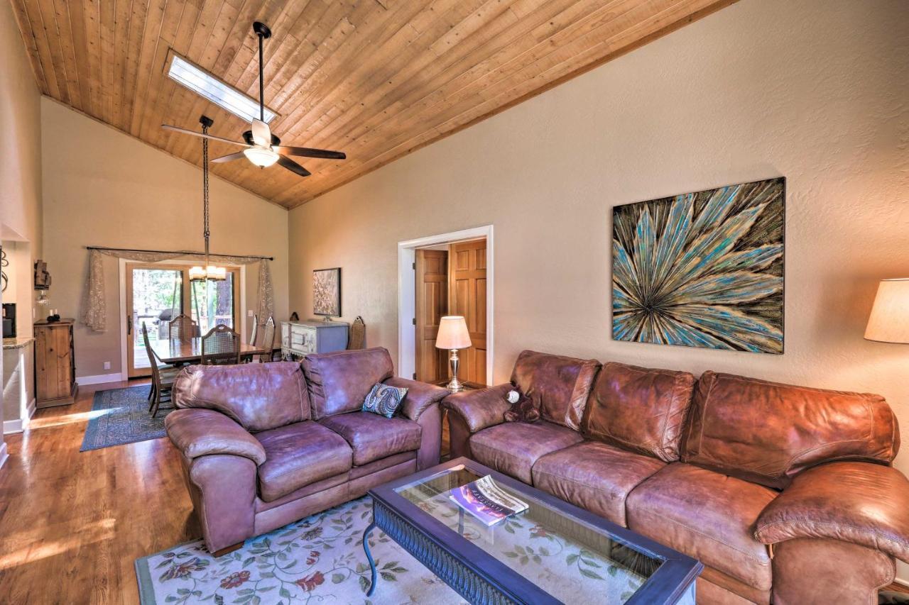 Holiday home Mountain Oasis With Hot Tub 2 Mi To Dtwn!
