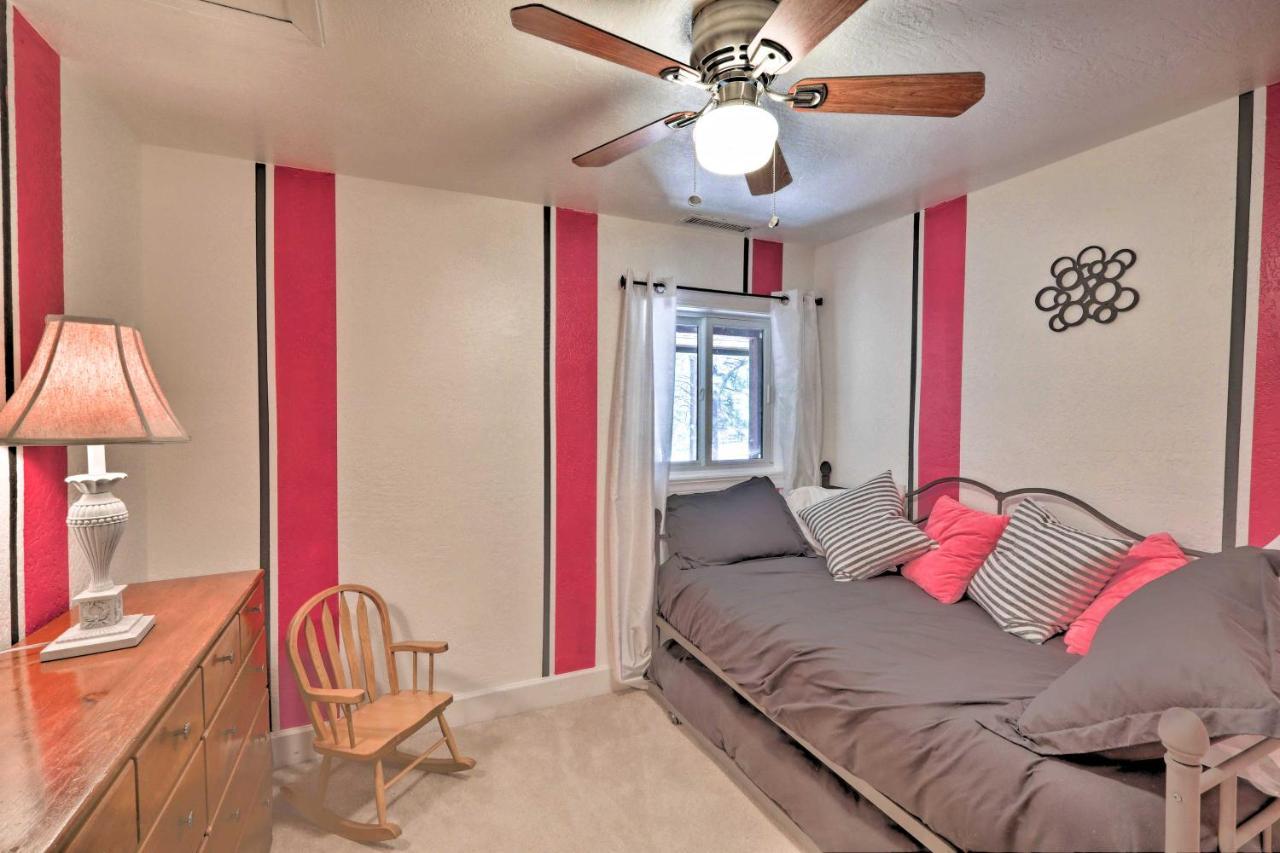 Holiday home Mountain Oasis With Hot Tub 2 Mi To Dtwn!