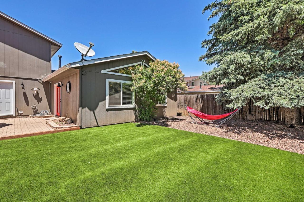 With Mountain View Mins To Downtown And Snowbowl Holiday home *