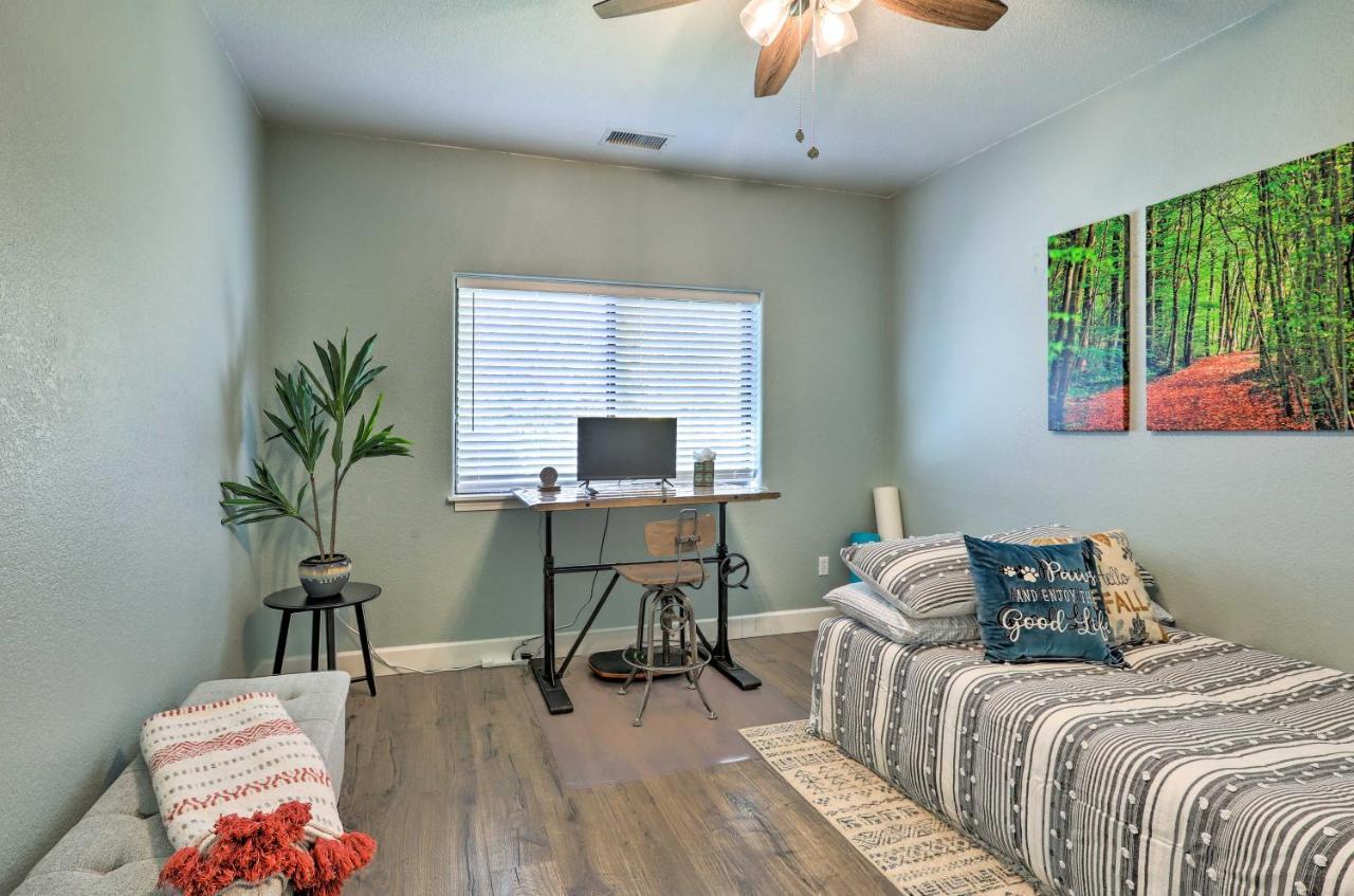 Pet-friendly Escape With Fenced-in Yard! Holiday home Flagstaff