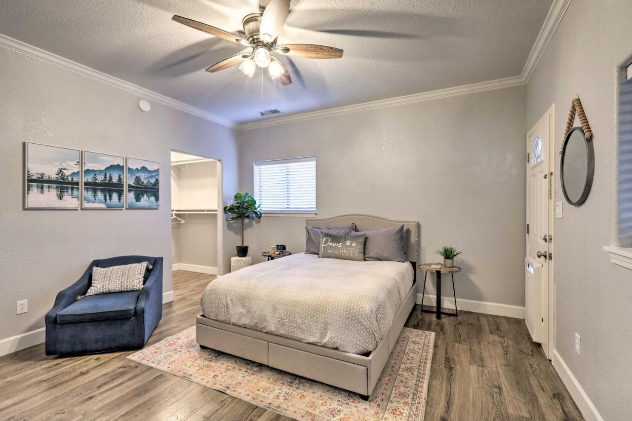 Holiday home Pet-friendly Escape With Fenced-in Yard!