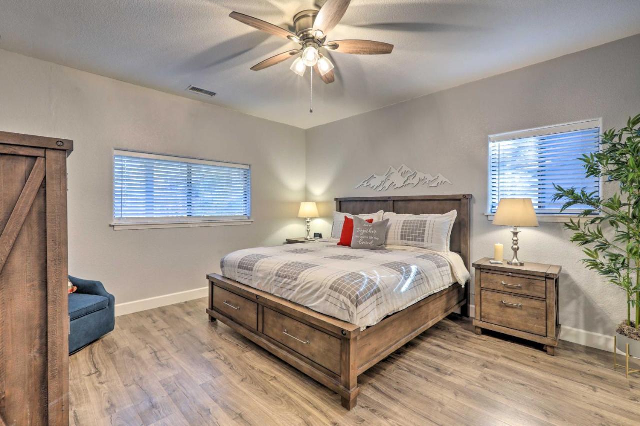 Holiday home Pet-friendly Escape With Fenced-in Yard!
