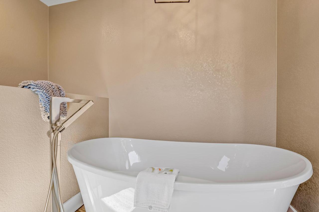 Whispering Pines Holiday home