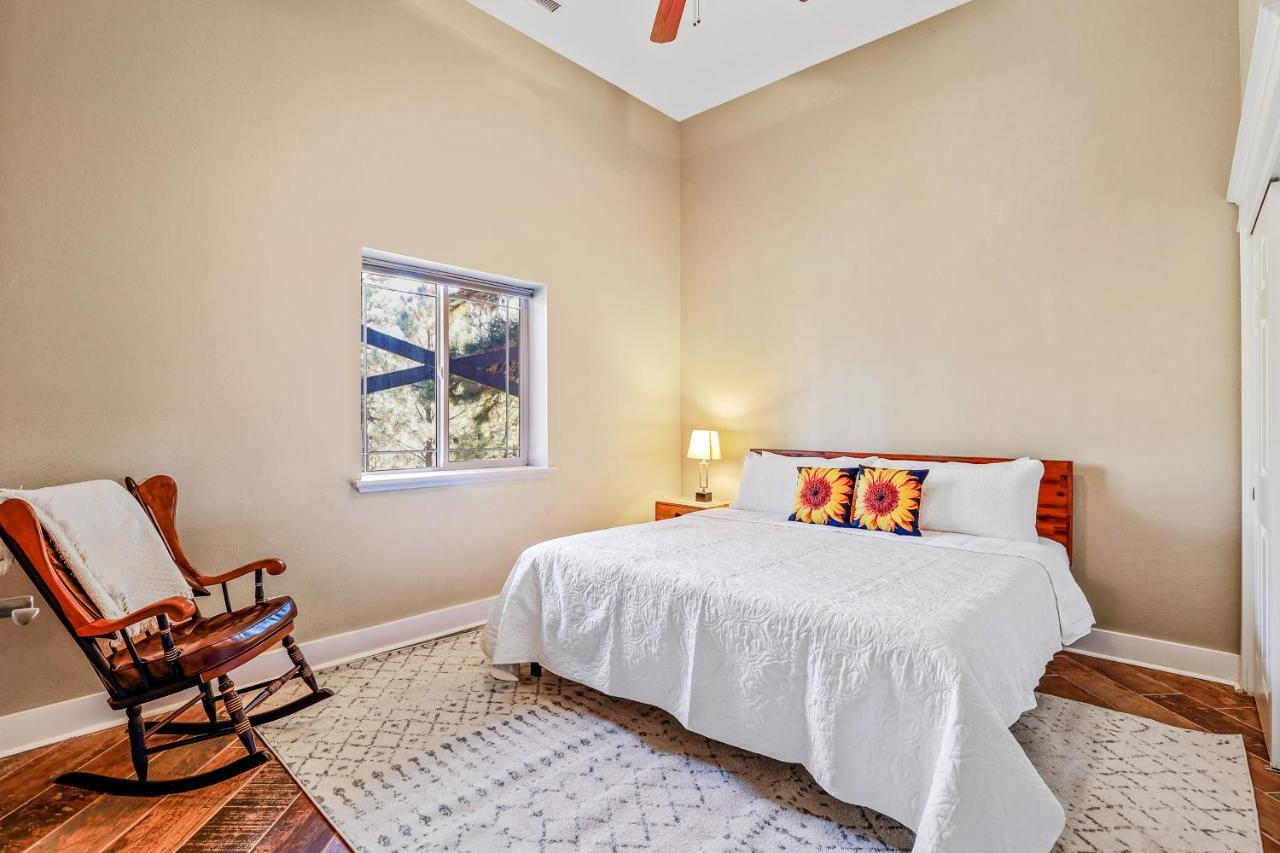 Whispering Pines Holiday home *