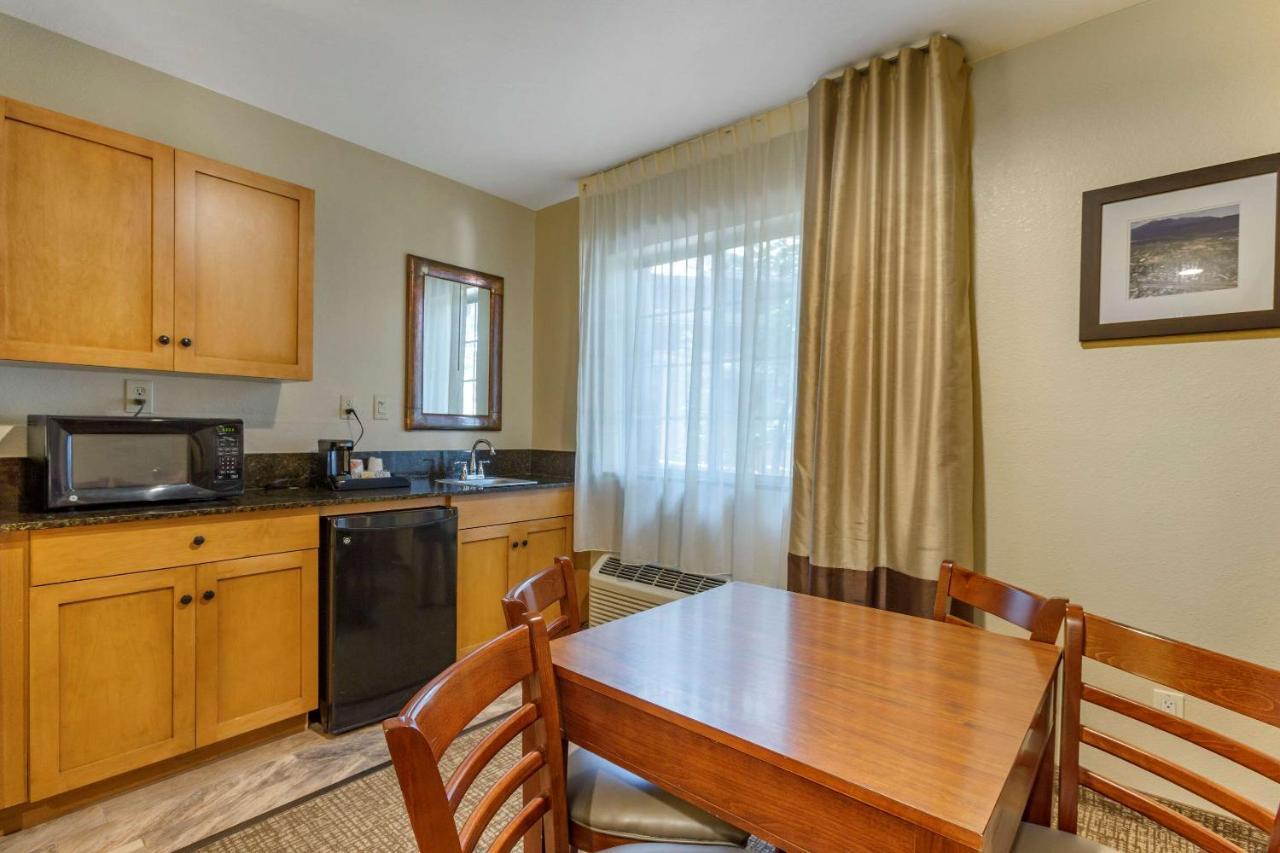 Comfort I-17 & I-40 Inn