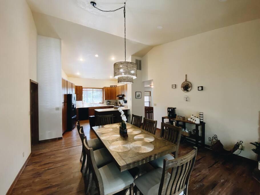Holiday home Kathys Cabin, King Bed, Hot Tub, Near-nau & Downtown Attractions, Perfect Year-round Mountain Getaway Flagstaff