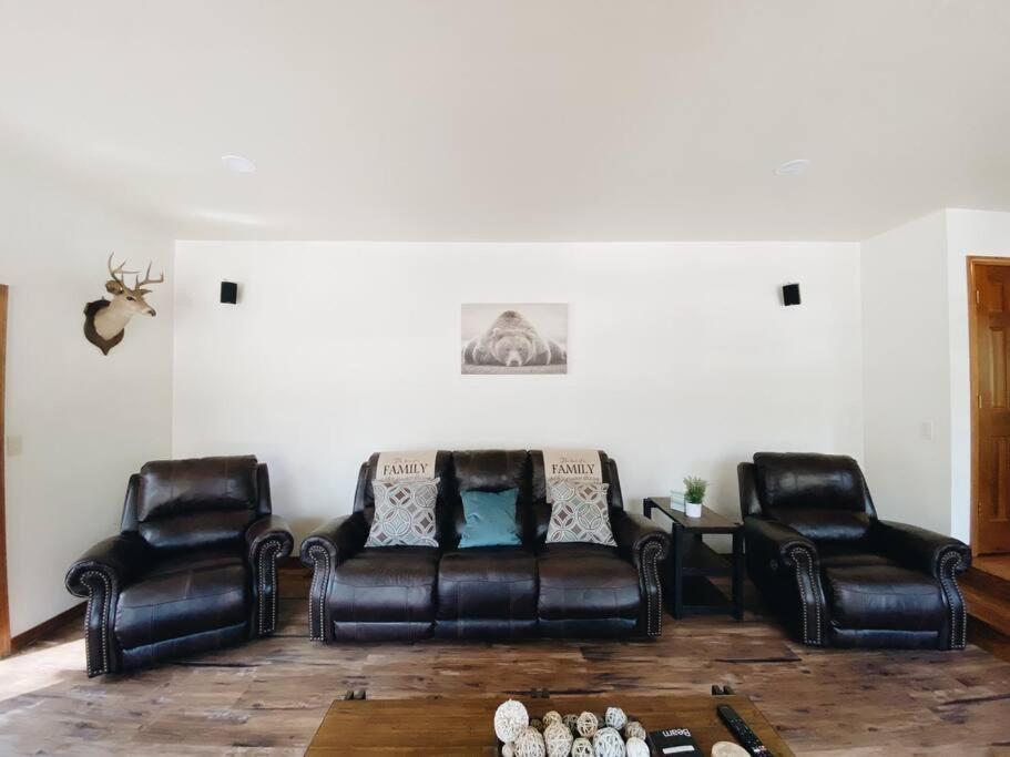 Kathys Cabin, King Bed, Hot Tub, Near-nau & Downtown Attractions, Perfect Year-round Mountain Getaway *