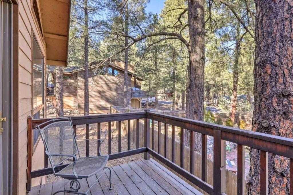 Holiday home Kathys Cabin, King Bed, Hot Tub, Near-nau & Downtown Attractions, Perfect Year-round Mountain Getaway