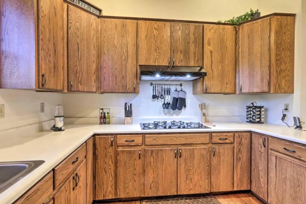 Kathys Cabin, King Bed, Hot Tub, Near-nau & Downtown Attractions, Perfect Year-round Mountain Getaway