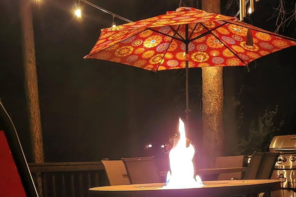 Kathys Cabin, King Bed, Hot Tub, Near-nau & Downtown Attractions, Perfect Year-round Mountain Getaway Holiday home Flagstaff