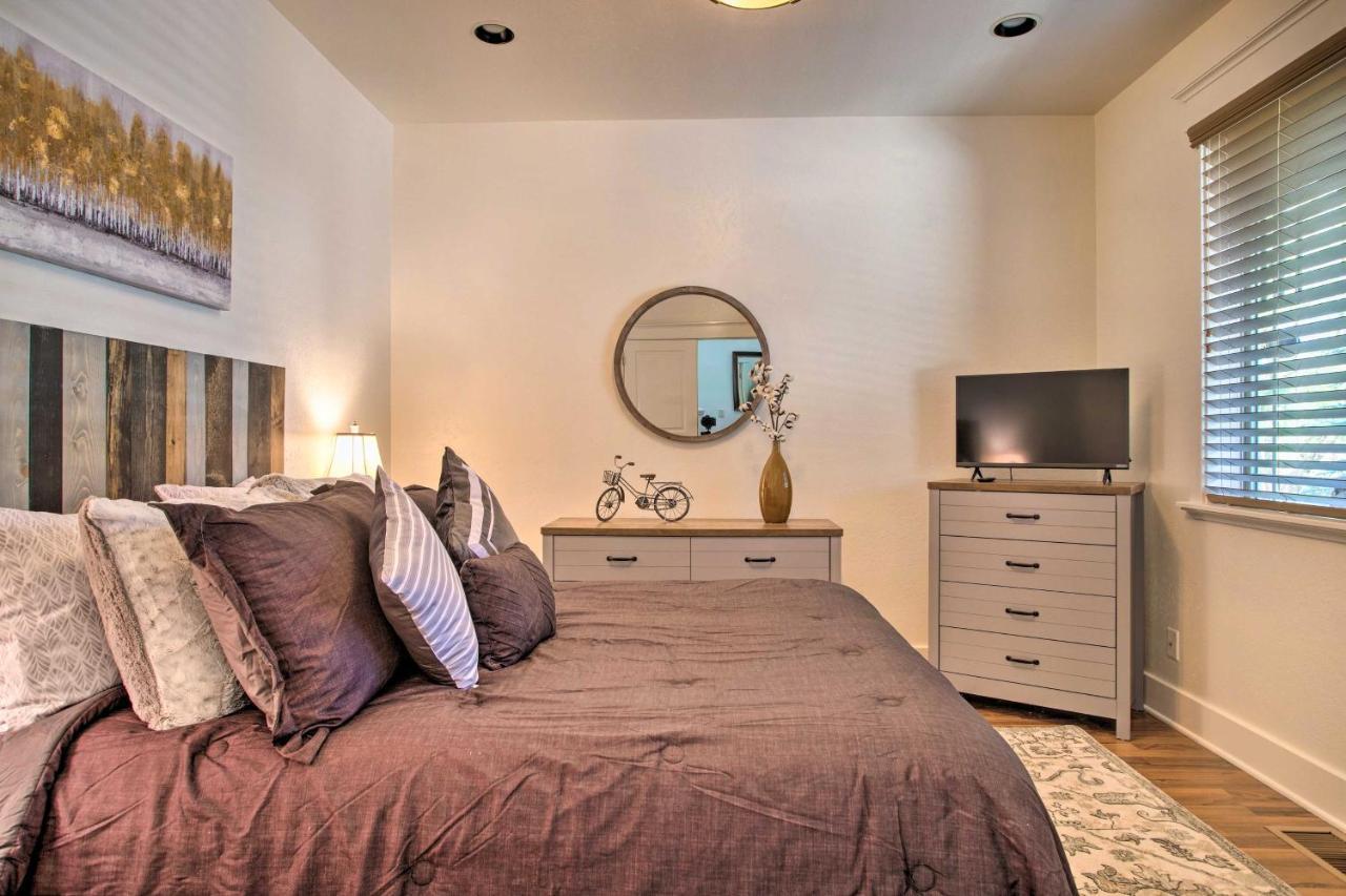 Holiday home Hideaway Private Hot Tub, 4 Mi To Dtwn!